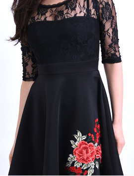 Rochie In Clos Cu Dantela Si Broderie Trip Neagra